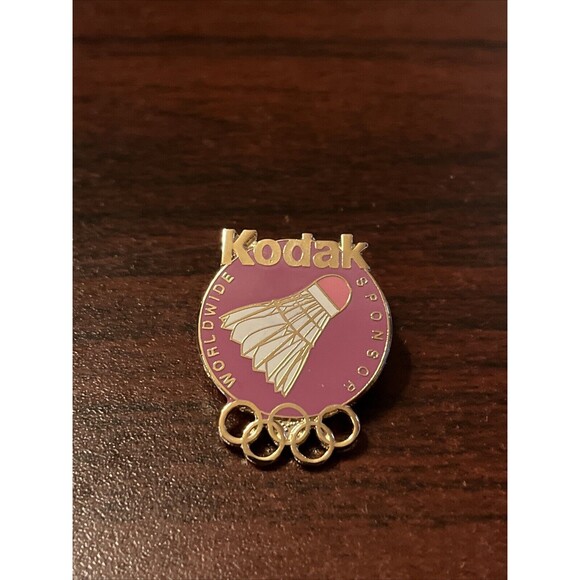 Vintage‎ Kodak Worldwide Sponsor Badminton Birdie Olympics Lapel Hat Pin - Picture 1 of 3